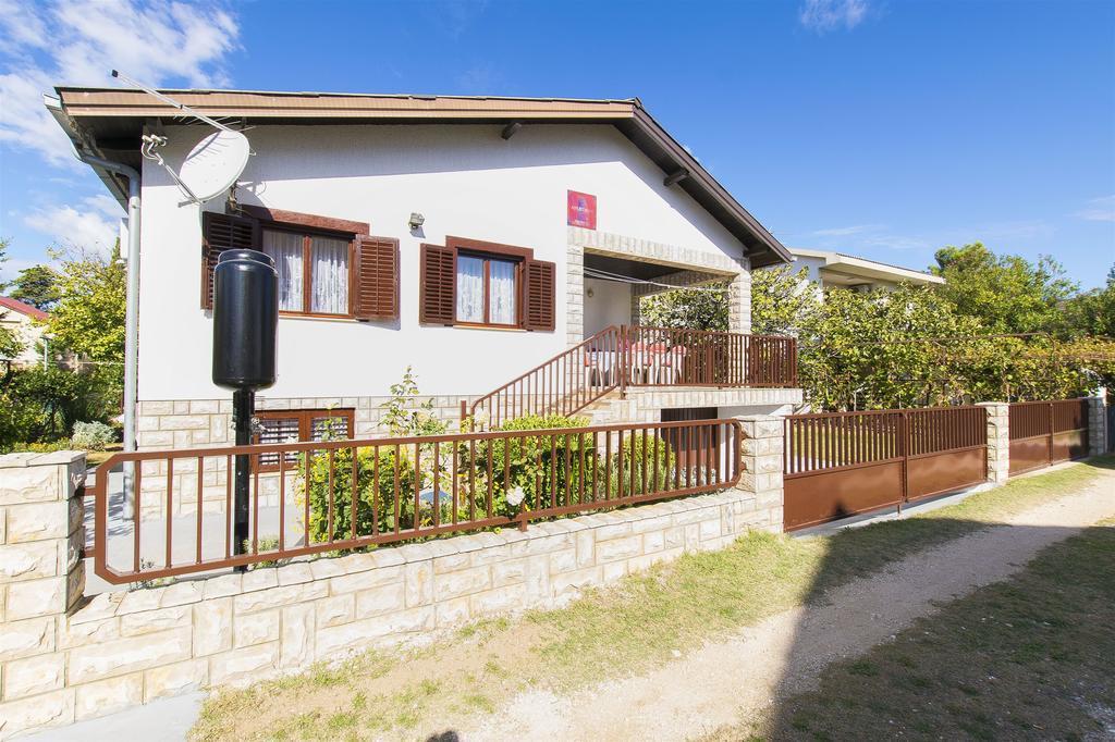 Apartment Danica Nin Luaran gambar